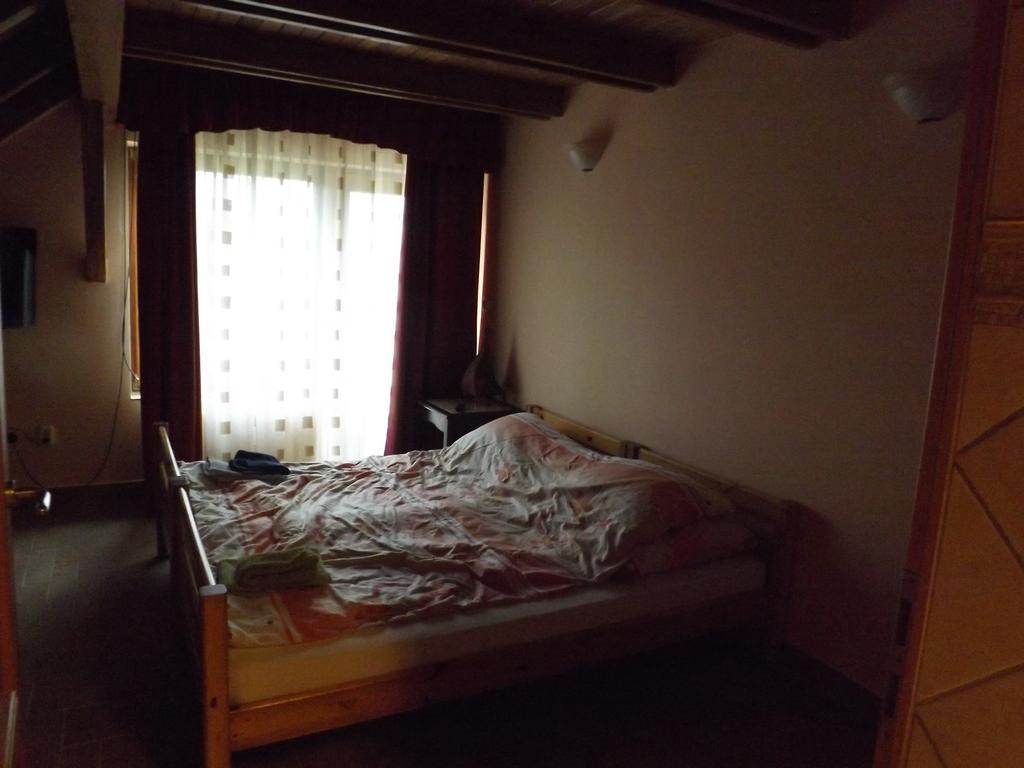 Napos Vendégház Győr Extérieur photo