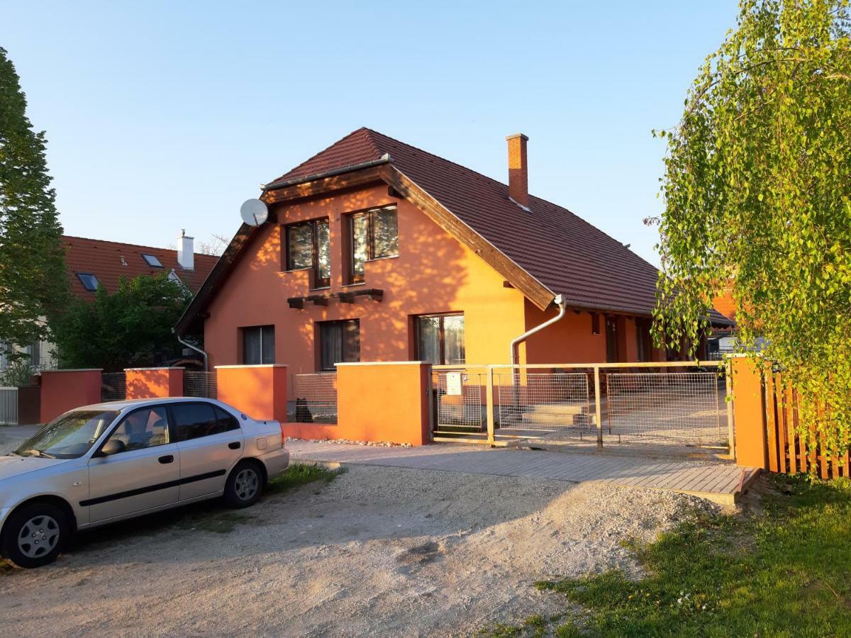 Napos Vendégház Győr Extérieur photo